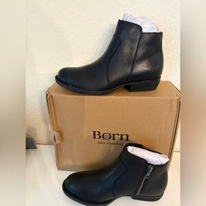 Born Women's Rani Ankle Boot Black Leather Round Toe BR0062603 Size 6 NIB